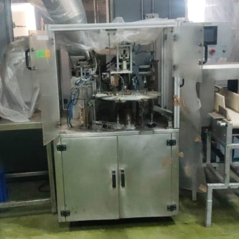 Spout-filling-machine-1